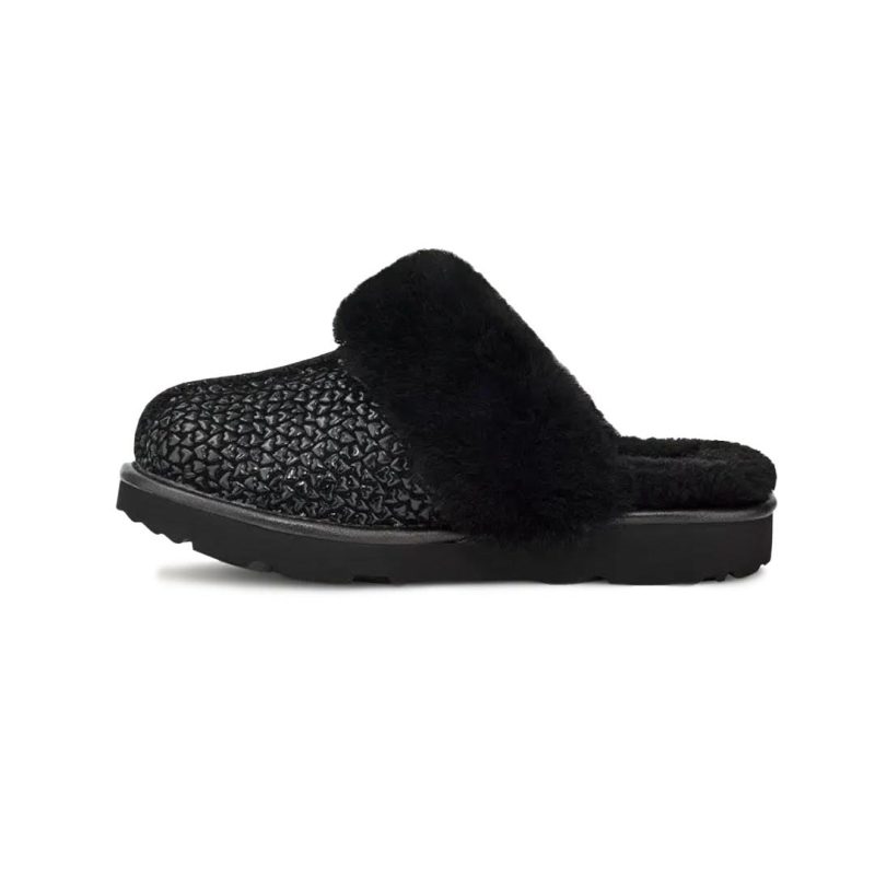 UGG Kids Infant Preschool Cozy II Gel Hearts Slides 1143801K BLK 02 c68f8531 2971 4c11 a985 24b4bd8df1ca